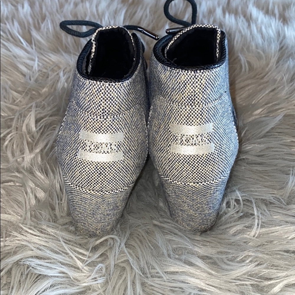 TOMS Wedges. Women’s size 6. - Picture 3 of 4